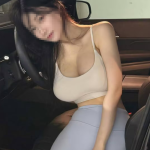 第一次车震，偷情般的刺激，水很多
